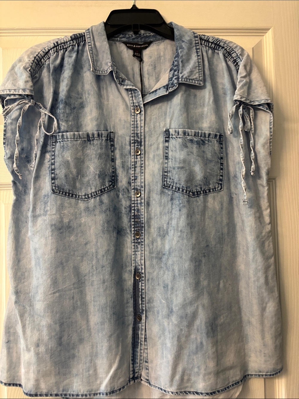 Rock & Republic Light Blue Washed Denim Button-Up Top